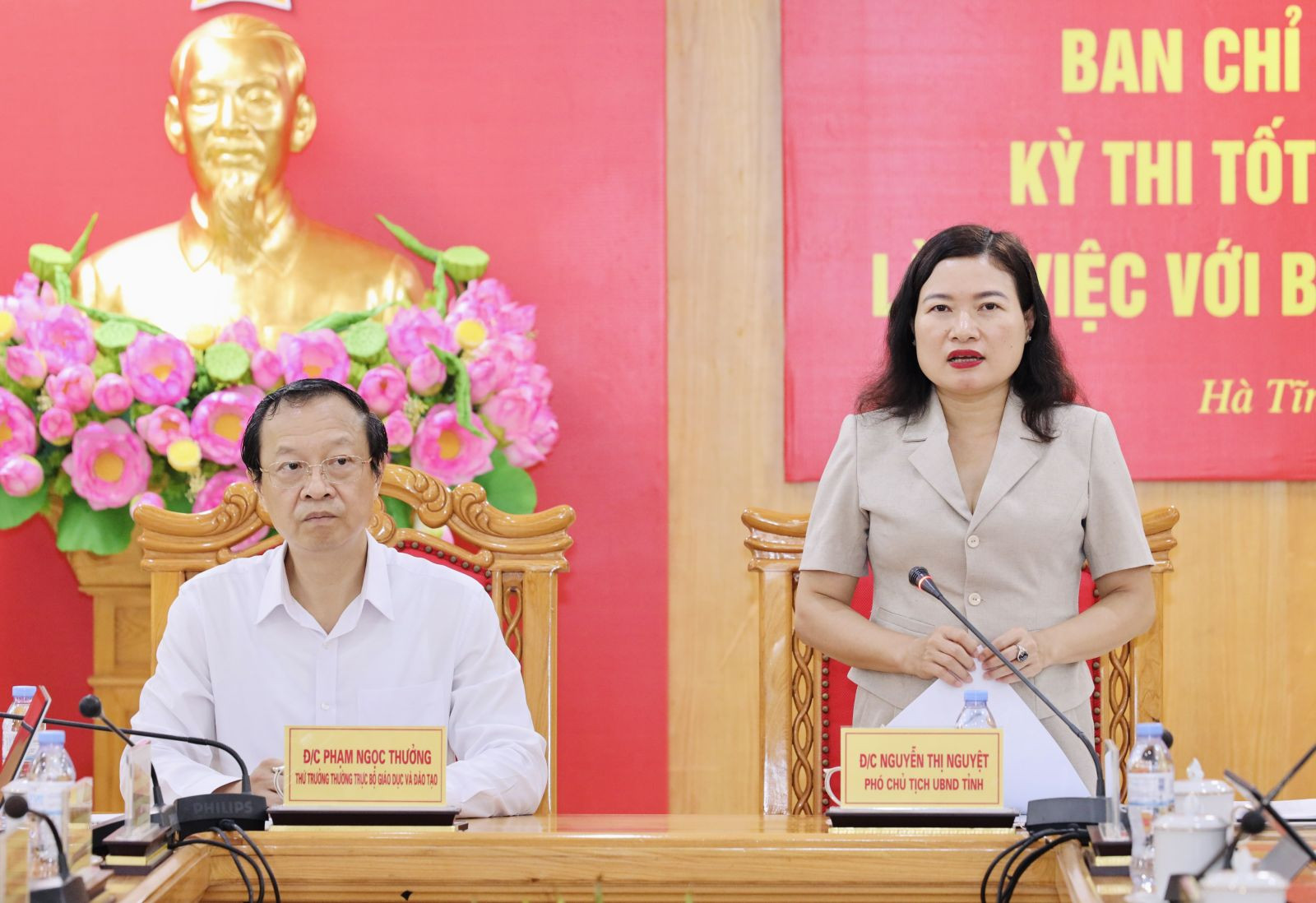 Phó Chủ tịch UBND tỉnh Hà Tĩnh Nguyễn Thị Nguyệt trao đổi tại buổi làm việc