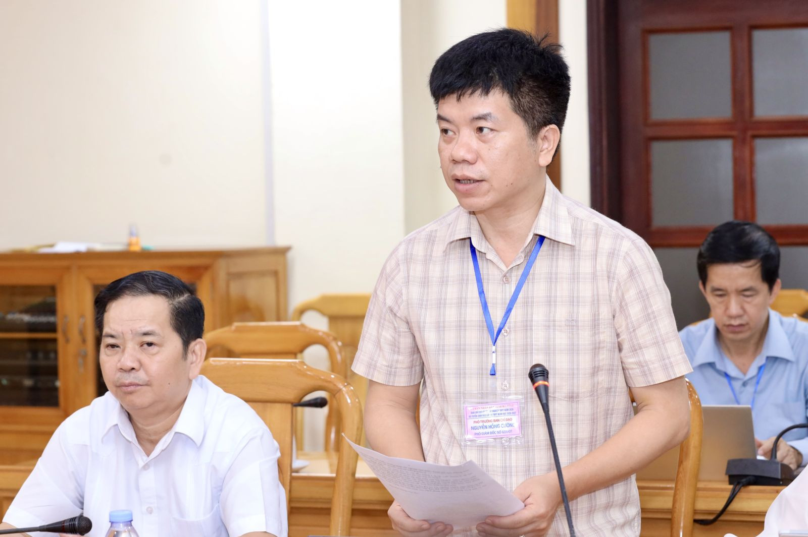Phó Giám đốc Sở GDĐT tỉnh Hà Tĩnh Nguyễn Hồng Cường báo cáo tại buổi làm việc