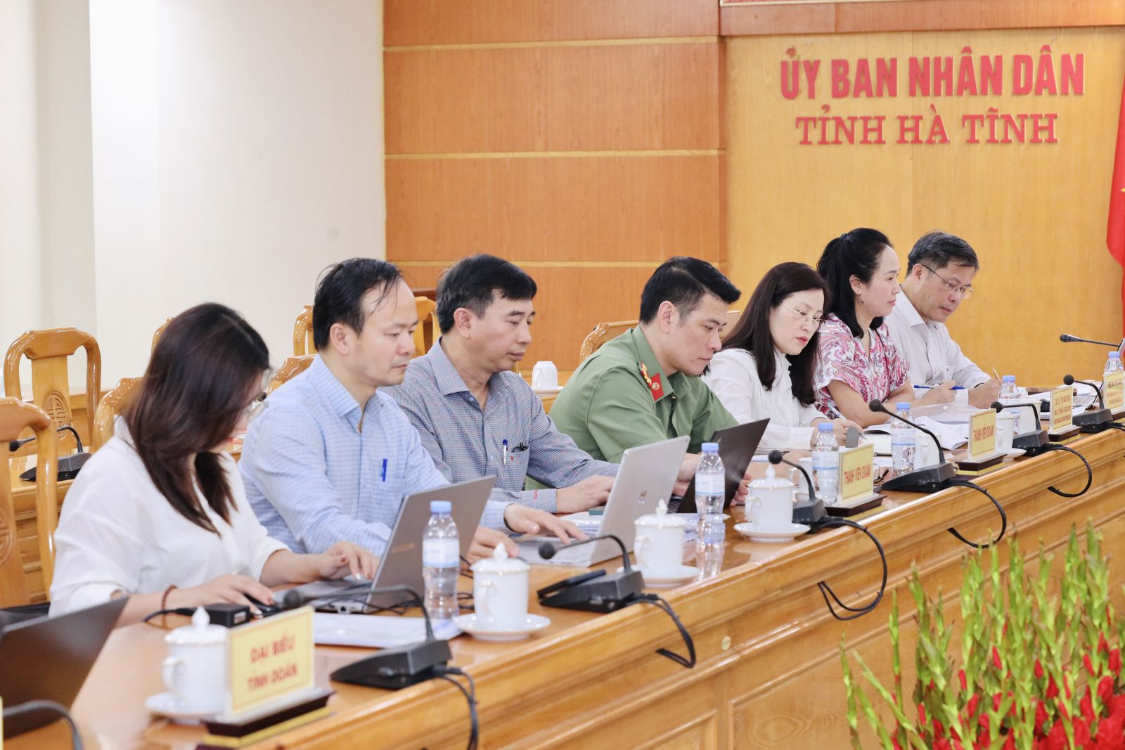 Thành viên đoàn công tác Bộ GDĐT tại buổi làm việc