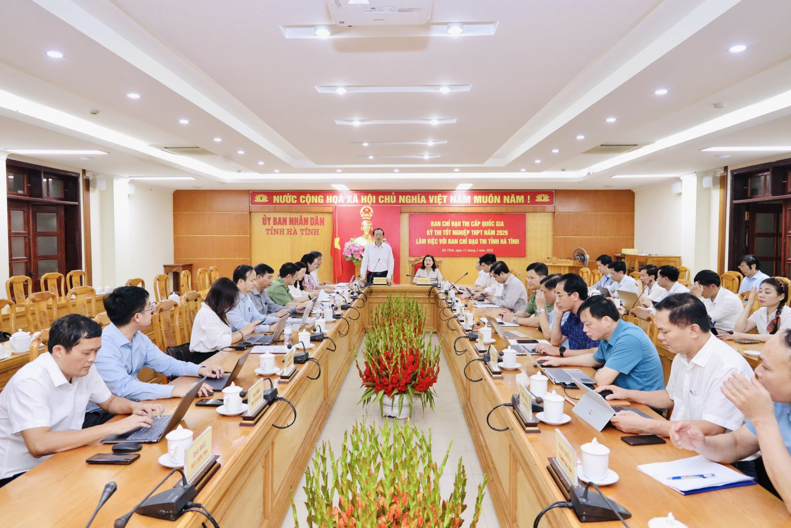 Thứ trưởng Phạm Ngọc Thưởng và đoàn công tác làm việc với Ban Chỉ đạo thi tỉnh Hà Tĩnh