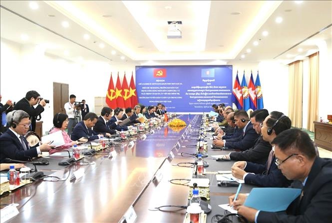 vna_potal_truong_ban_tuyen_giao_va_dan_van_trung_uong_hoi_dam_voi_pho_chu_tich_dang_nhan_dan_campuchia__stand (1)