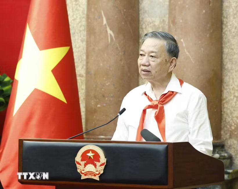 Tổng Bí thư, Chủ tịch nước Tô Lâm với các Đội viên tiêu biểu toàn quốc. (Ảnh: Thống Nhất/TTXVN)