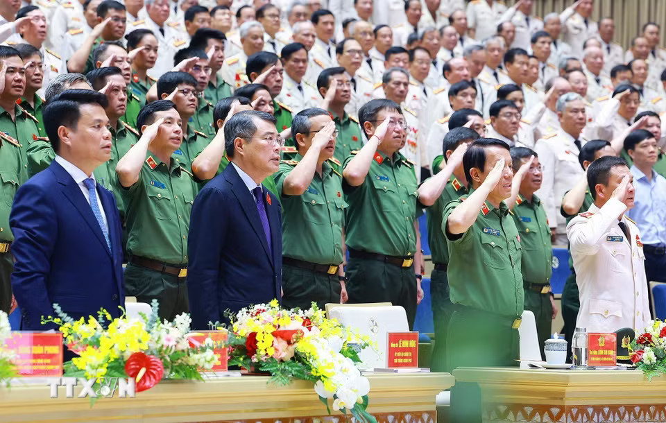 ca79a28a5e0c237bfbceeb8b1324f9efb0c8972265f49d8f86164867992-_ttxvn-1405-thu-tuong-le-minh-hung-cong-an-hai-phong-10.jpg.avif.jpg
