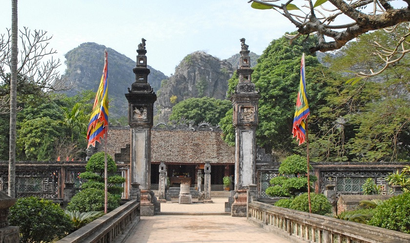 den-vua-dinh-le-5ffb130ded63e.jpg