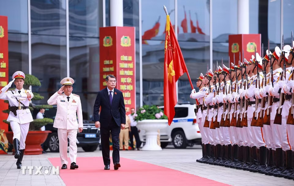 dfa4dada811249b3f18cd5ff3cfa74f6b1bfe70b3203772c7979020cefa-_ttxvn-1405-thu-tuong-le-minh-hung-cong-an-hai-phong-6.jpg.avif.jpg