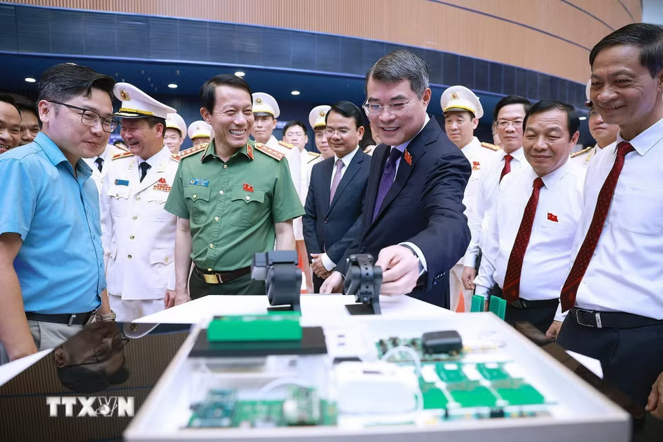 e4e5ec1d7f85ec745039f08df3a74f6b1bfe70b3203772c7979020cefa-_ttxvn-1405-thu-tuong-le-minh-hung-cong-an-hai-phong-9.jpg.avif.jpg