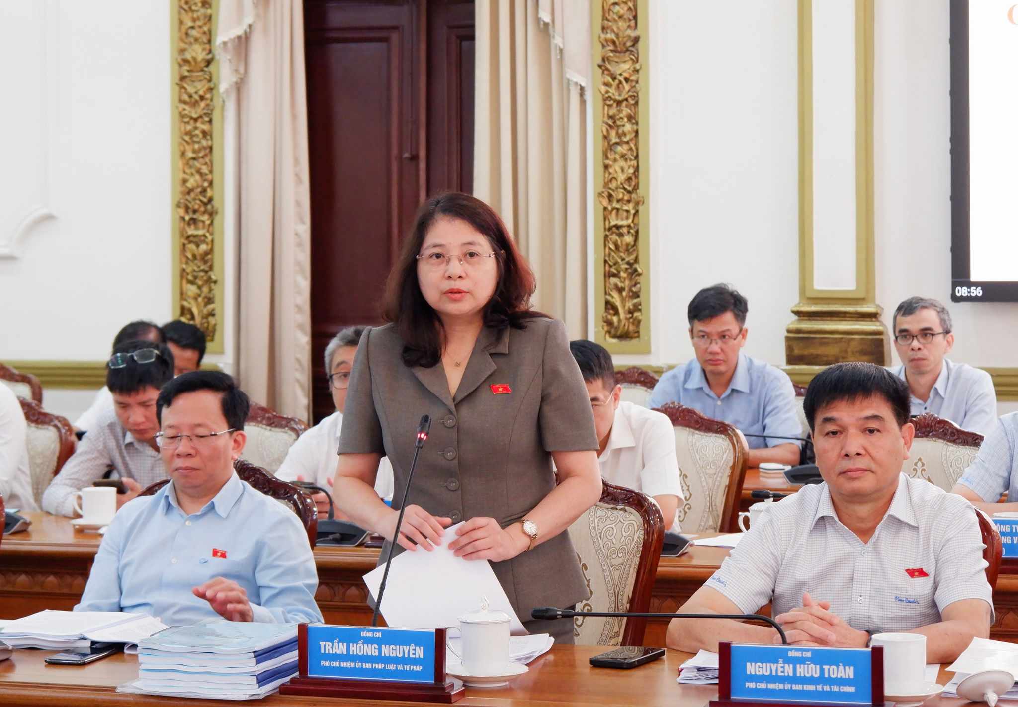 Phó Chủ nhiệm Ủy ban Pháp luật và Tư pháp Trần Hồng Nguyên phát biểu 