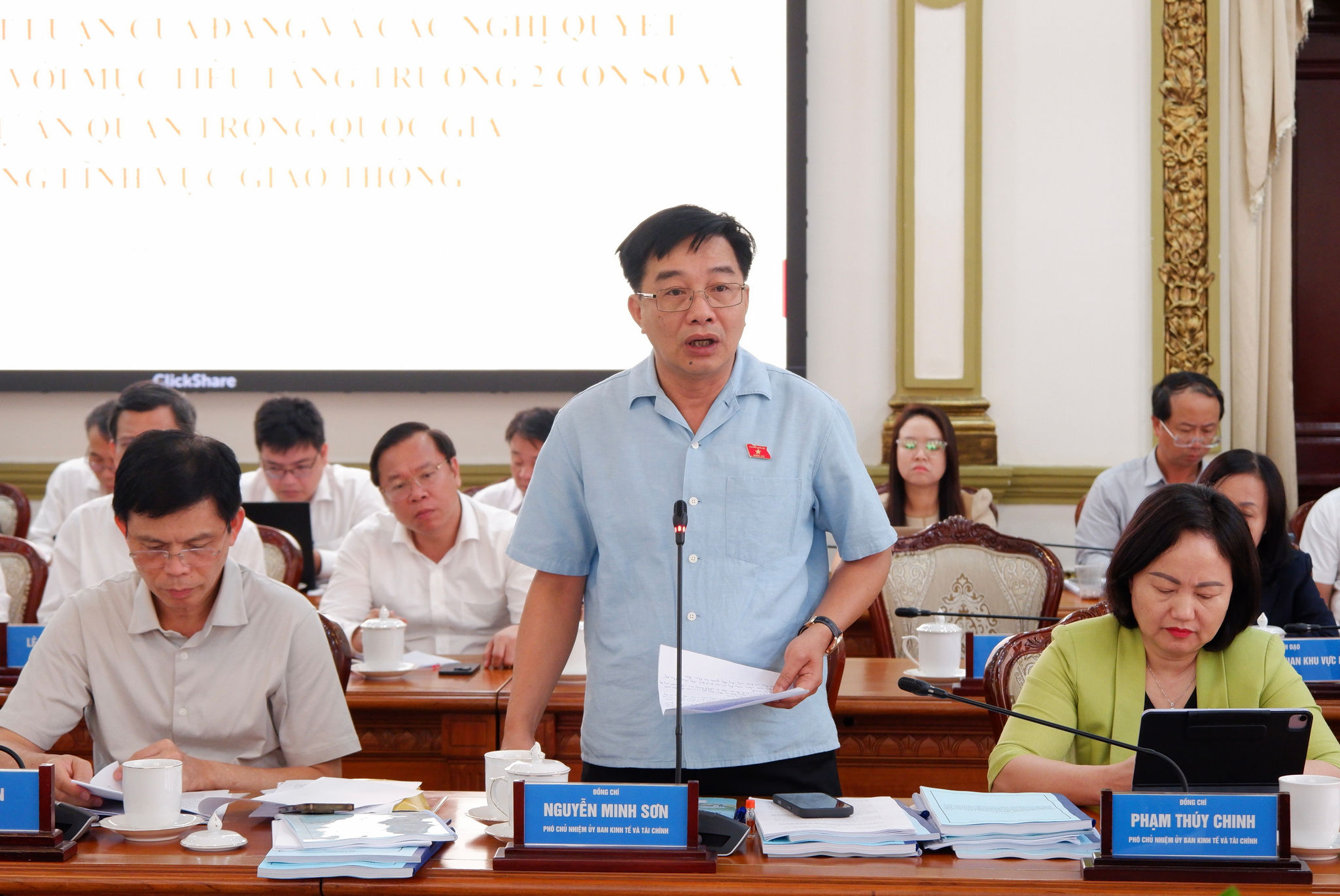 Phó Chủ nhiệm Ủy ban Kinh tế và Tài chính Nguyễn Minh Sơn phát biểu 