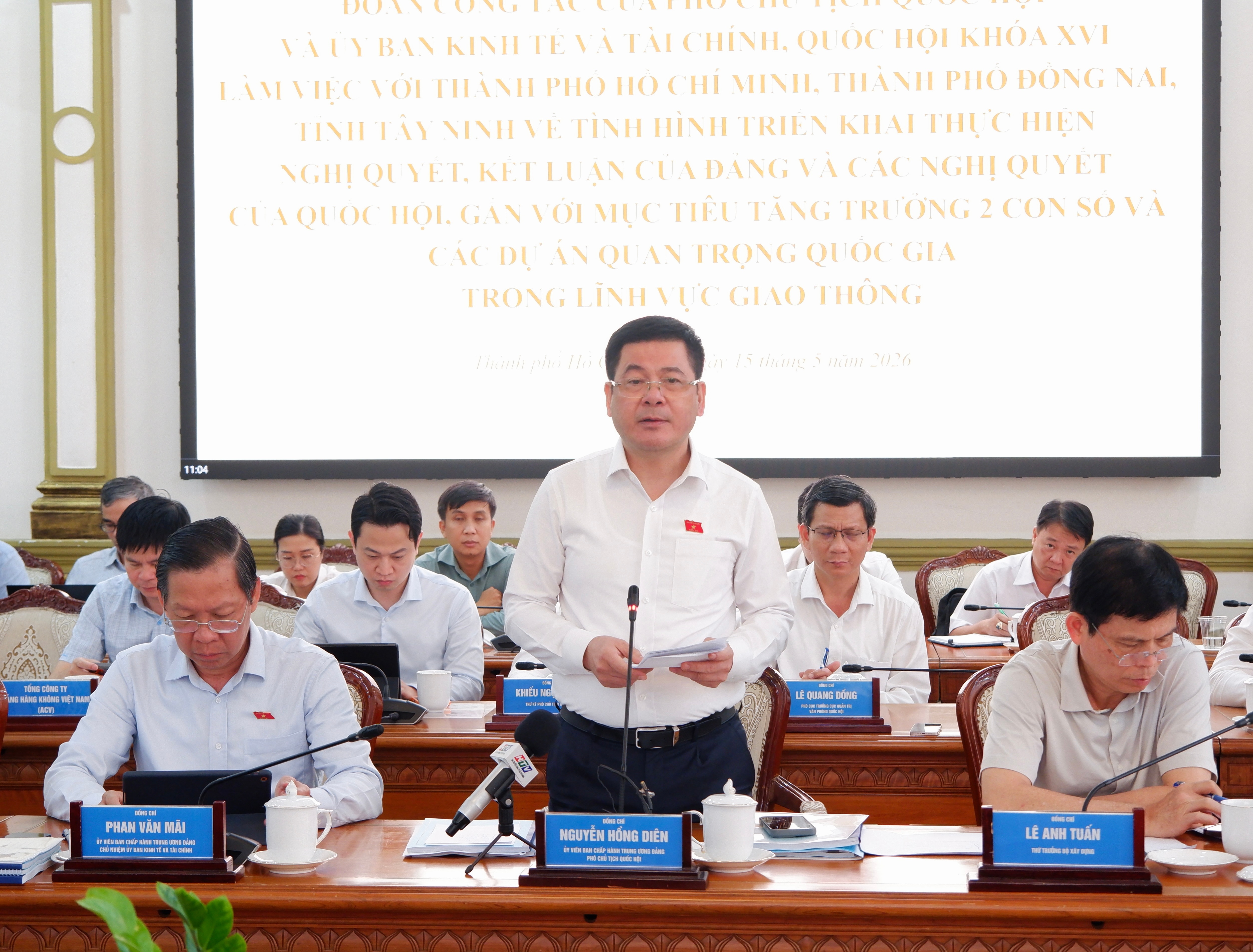 Phó Chủ tịch Quốc hội Nguyễn Hồng Diên phát biểu tại cuộc làm việc. Ảnh: Hoa Lê