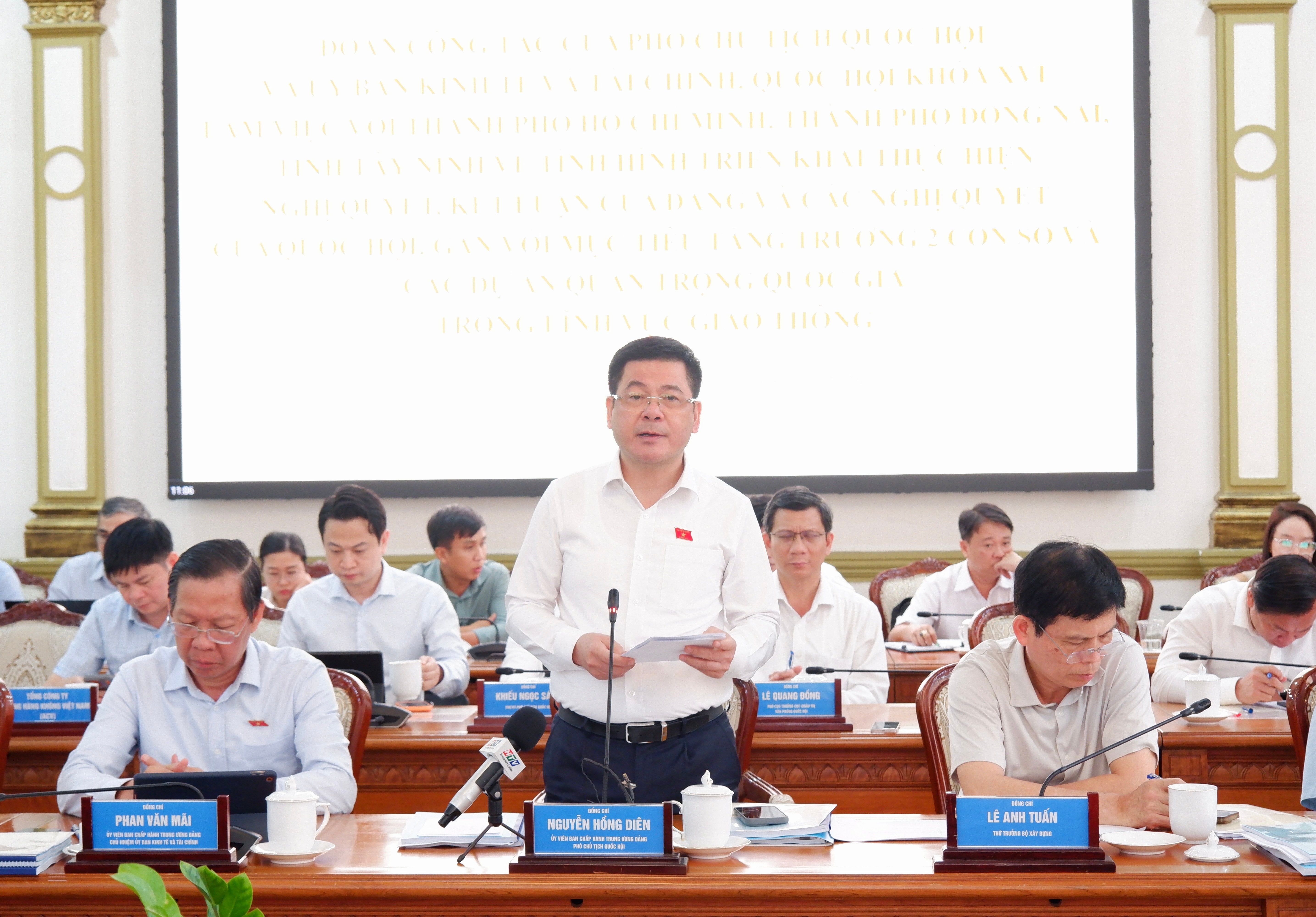Phó Chủ tịch Quốc hội Nguyễn Hồng Diên phát biểu tại cuộc làm việc. Ảnh: Hoa Lê 