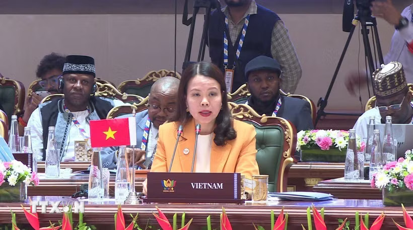 Thứ trưởng Bộ Ngoại giao Nguyễn Minh Hằng phát biểu tại Phiên thảo luận về chủ đề “Cải cách các hệ thống đa phương và quản trị toàn cầu” và phiên bế mạc. (Ảnh: Quang Trung/TTXVN)