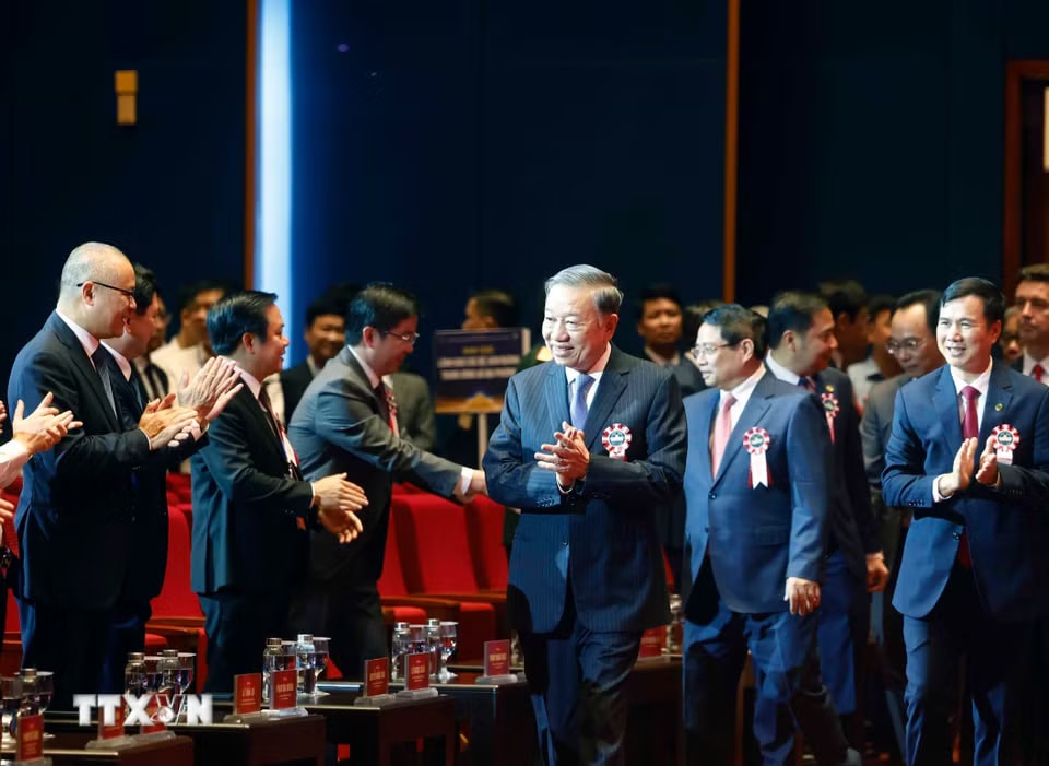 b0bb2a044d6d183e-_ttxvn-tong-bi-thu-chu-tich-nuoc-du-le-ky-niem-120-nam-ngay-truyen-thong-dai-hoc-quoc-gia-ha-noi-4.jpg.avif.jpg
