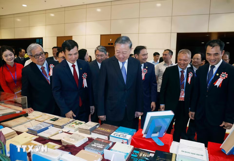 ec9acfbc2b3592e6-_ttxvn-tong-bi-thu-chu-tich-nuoc-du-le-ky-niem-120-nam-ngay-truyen-thong-dai-hoc-quoc-gia-ha-noi-3.jpg.avif.jpg