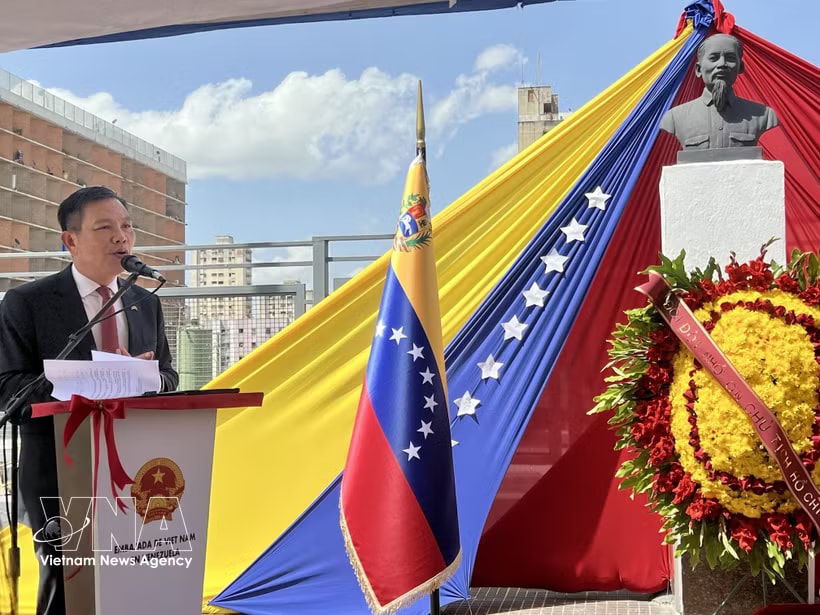 Vietnamese Ambassador to Venezuela Vu Trung My speaks at the event (Photo: VNA)