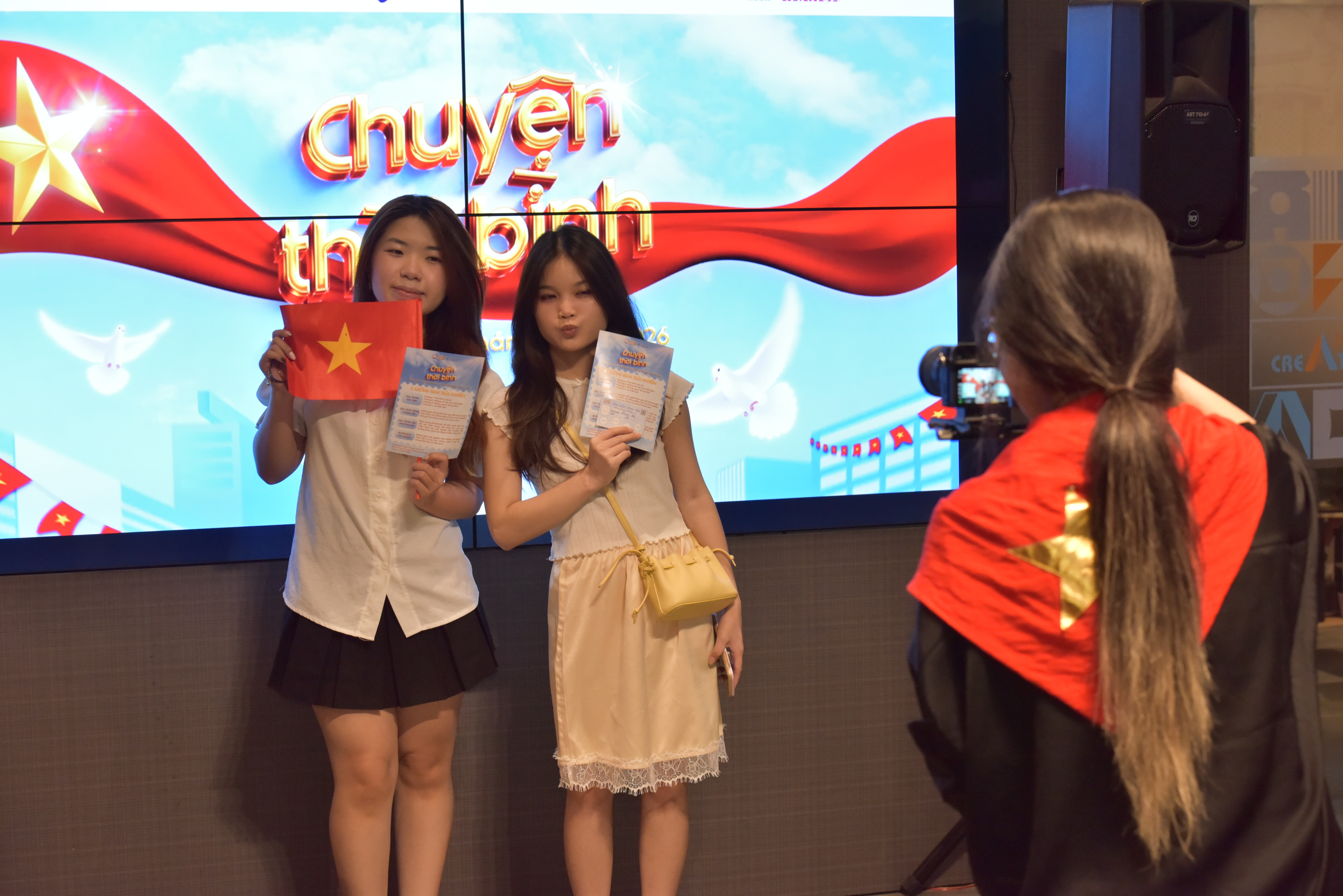 Các bạn trẻ checkin