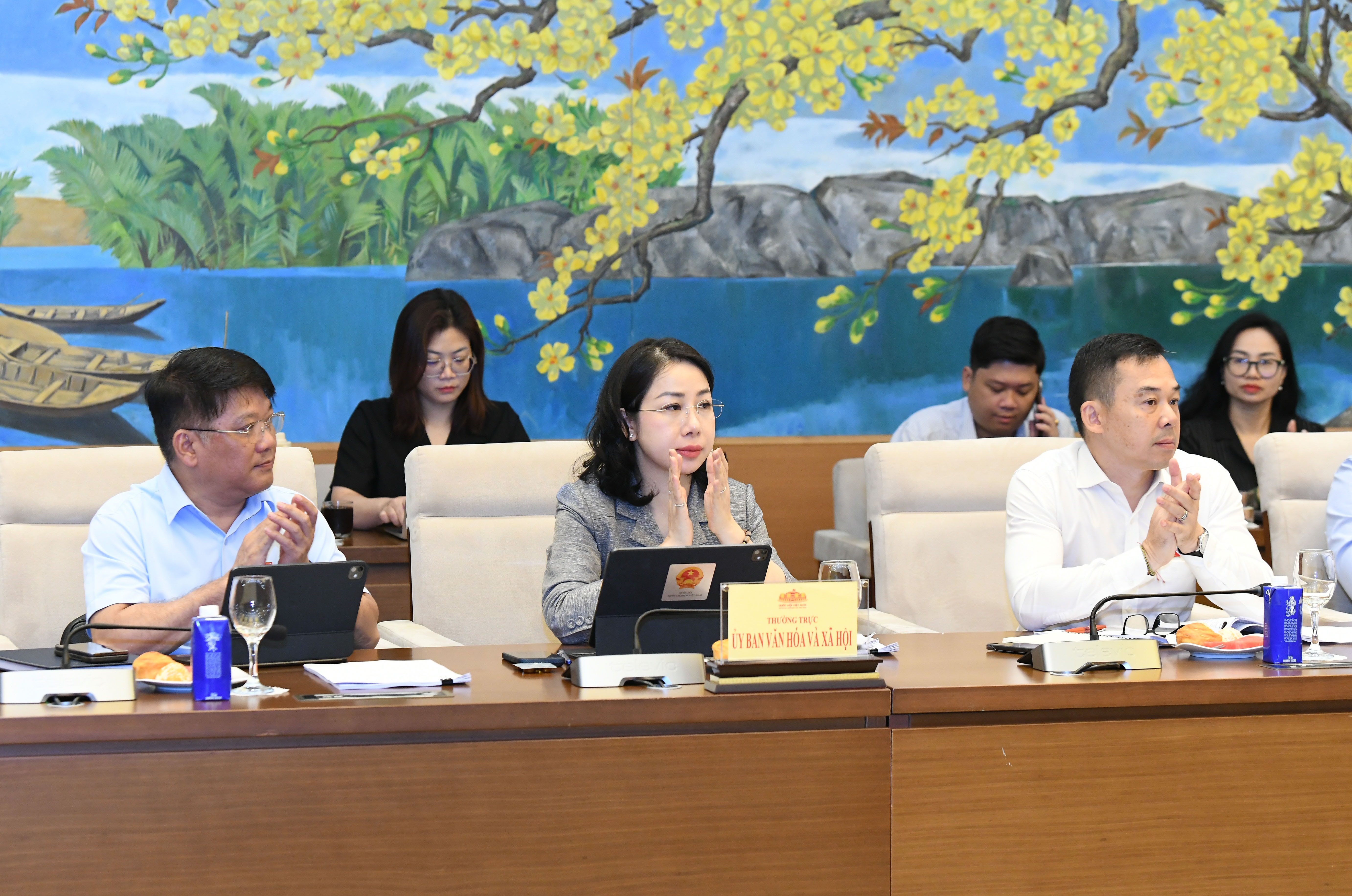 Các đại biểu tham dự phiên làm việc.1