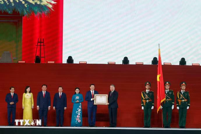 cc1148-_ttxvn-tong-bi-thu-chu-tich-nuoc-du-le-cong-bo-nghi-quyet-cua-quoc-hoi-ve-thanh-lap-thanh-pho-dong-nai-9.jpg.avif.jpg