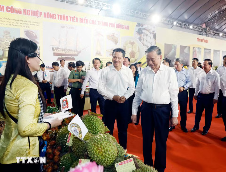 f82b02a44e2b33dd5e34e4bcfbb1986de32-_ttxvn-tong-bi-thu-chu-tich-nuoc-lam-viec-voi-ban-thuong-vu-thanh-uy-dong-nai-8.jpg.avif.jpg