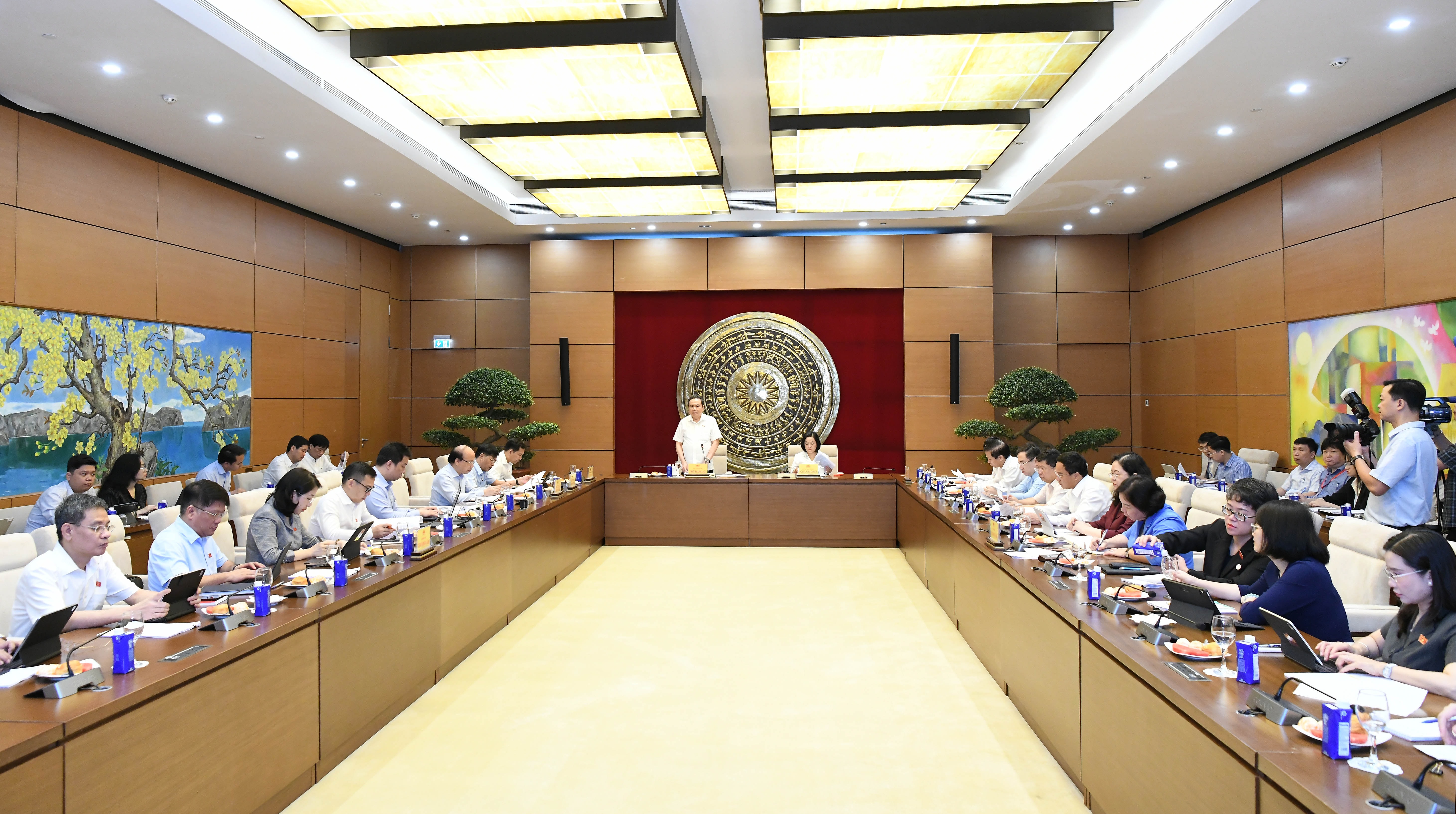 Quang cảnh cuộc làm việc.1
