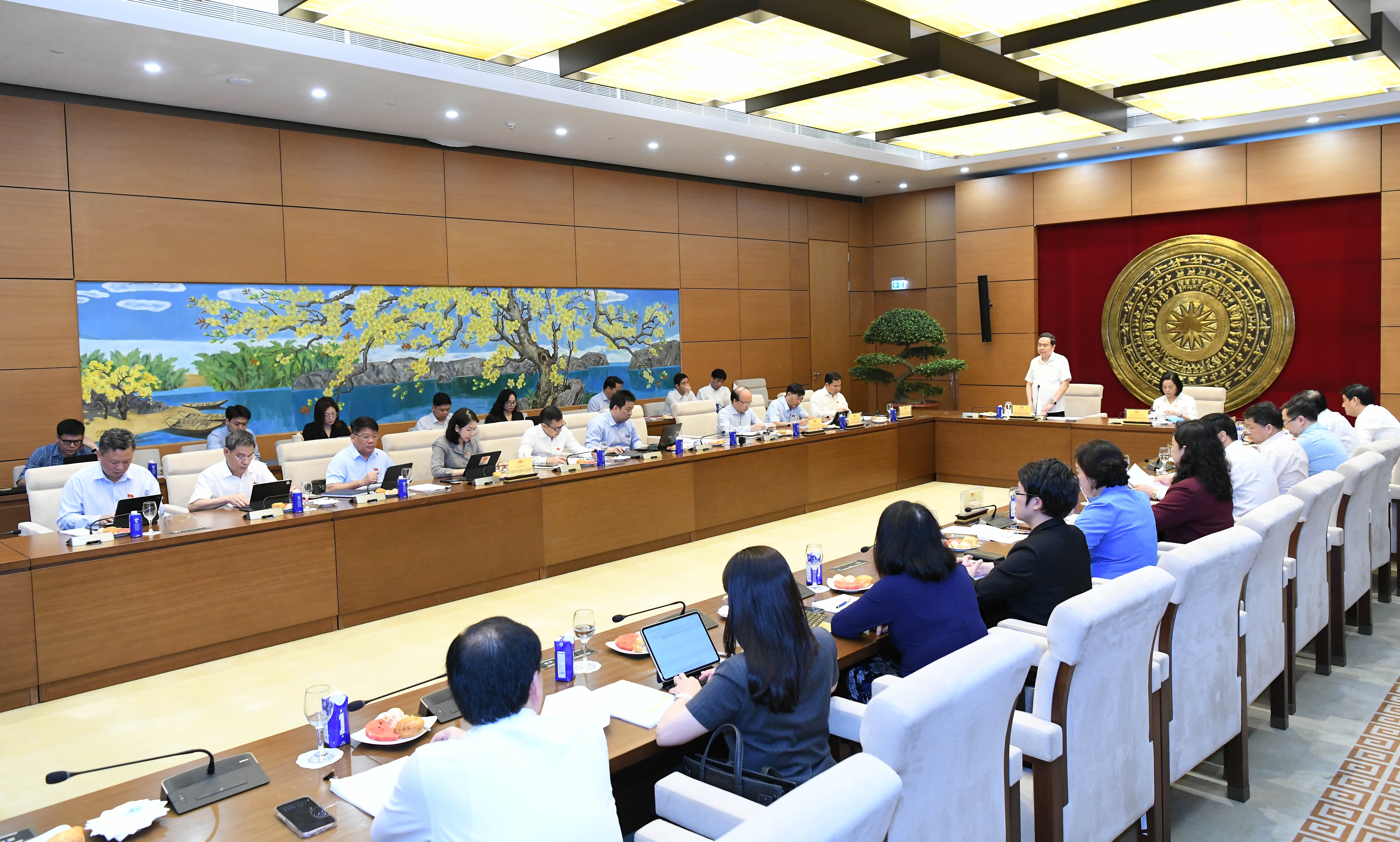 Quang cảnh cuộc làm việc.2