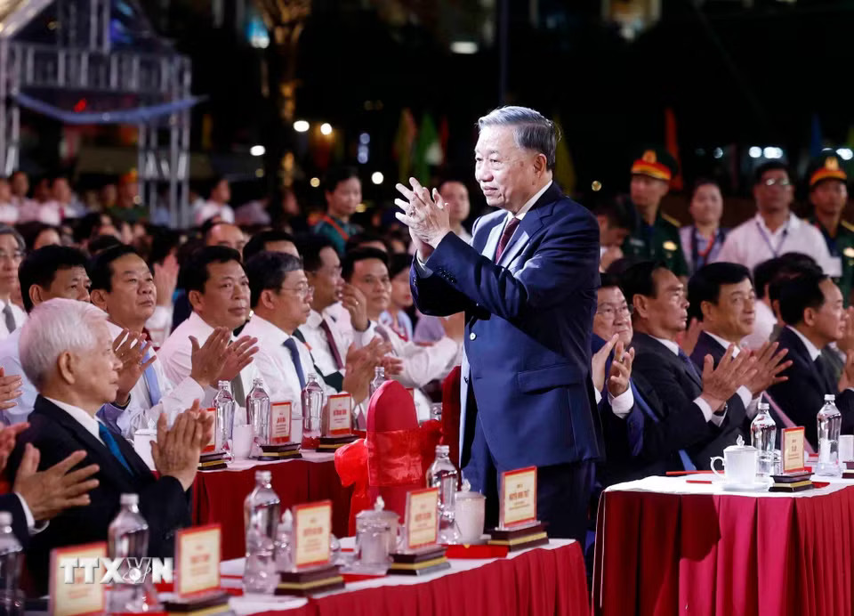 ttxvn-tong-bi-thu-chu-tich-nuoc-du-le-cong-bo-nghi-quyet-cua-quoc-hoi-ve-thanh-lap-thanh-pho-dong-nai-5.jpg.avif.jpg