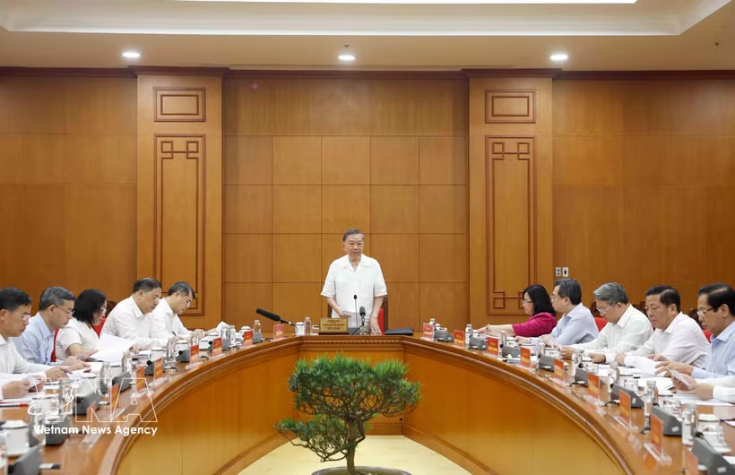 Party General Secretary and State President To Lam chairs a working session on May 19, 2026 with the Government's Party Committee and relevant ministries and agencies on the implementation of Directive No. 34-CT/TW dated May 24, 2024 issued by the Party Central Committee’s Secretariat on strengthening the Party’s leadership over social housing development in the new context. (Photo: VNA)