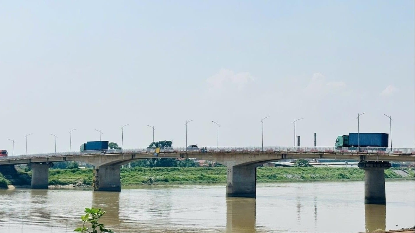 Most Binh Hai Phong