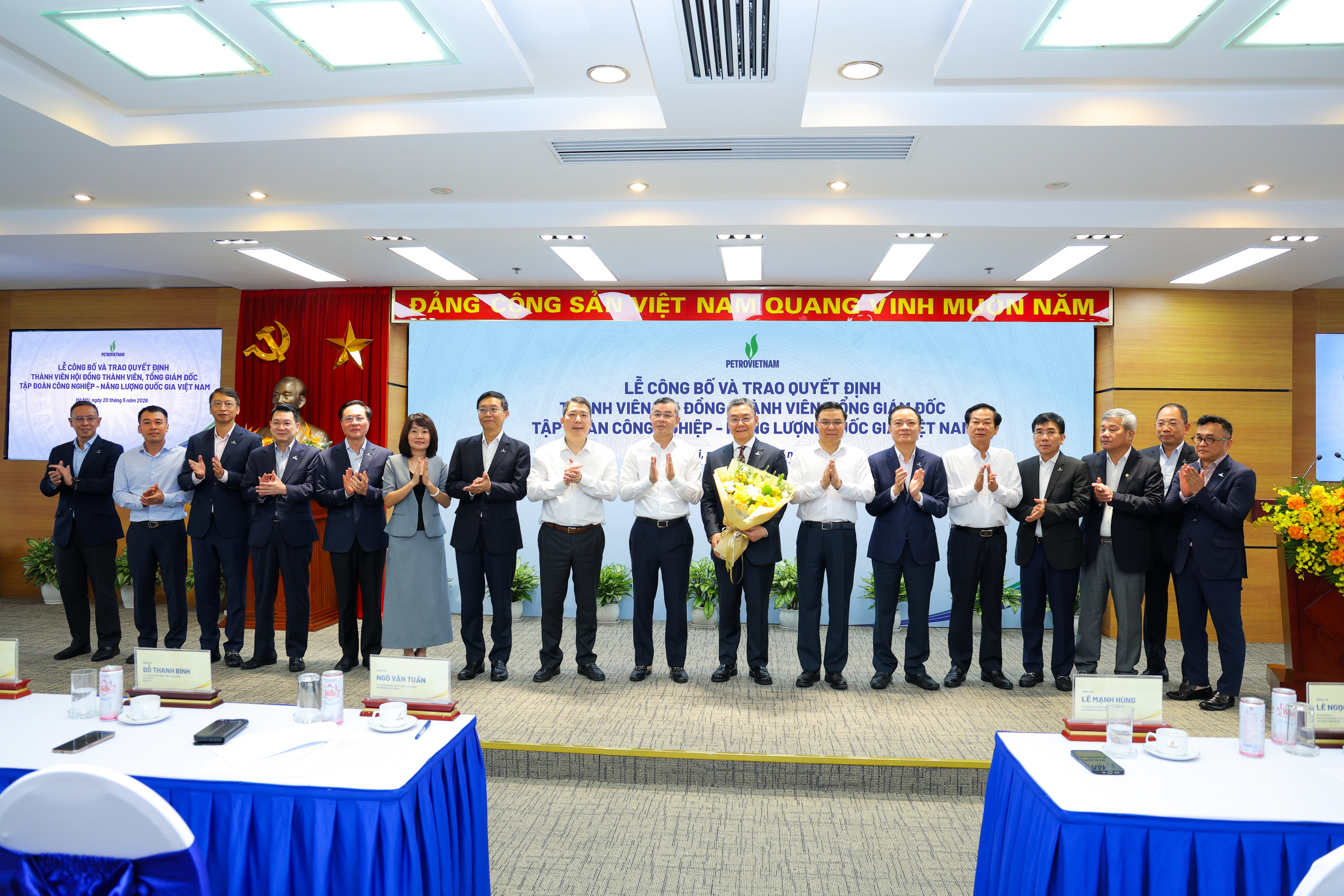 Lãnh đạo các Bộ, ngành, Tập đoàn chúc mừng tân Thành viên HĐTV, Tổng Giám đốc Petrovietnam Lê Mạnh C