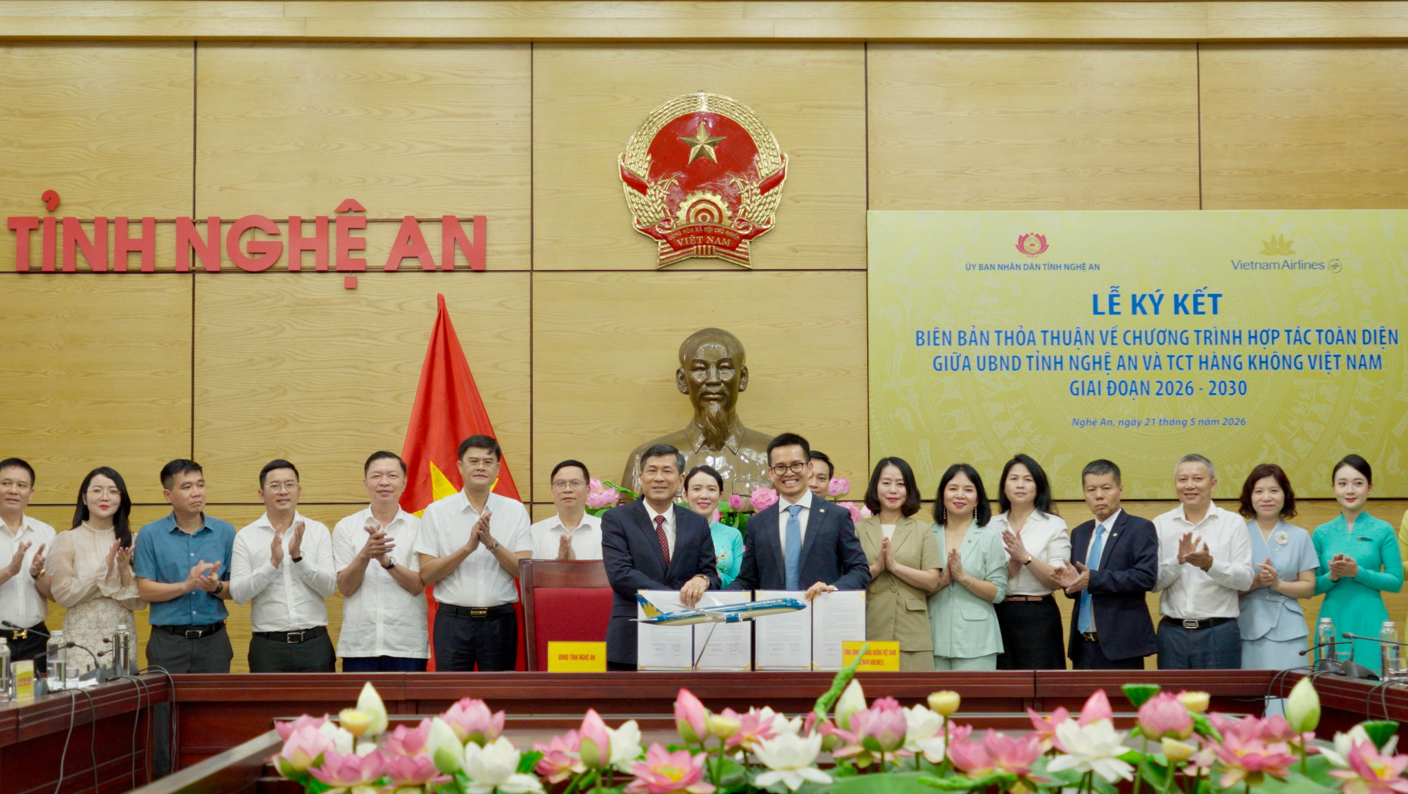 1. Vietnam Airlines và UBND tỉnh Nghệ An vừa ký kết Thỏa thuận hợp tác toàn diện giai đoạn 2026-2030
