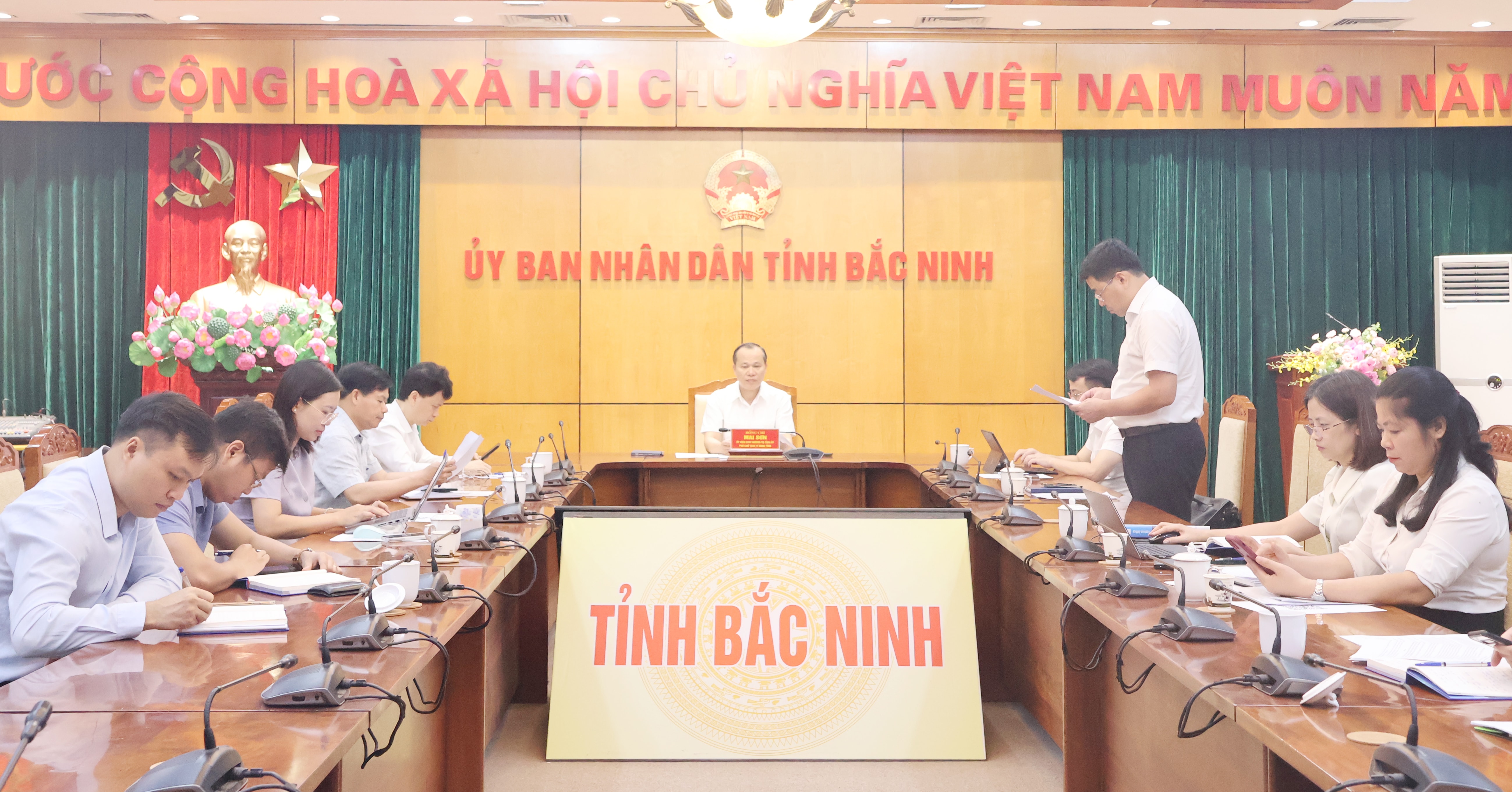 bg.jpg