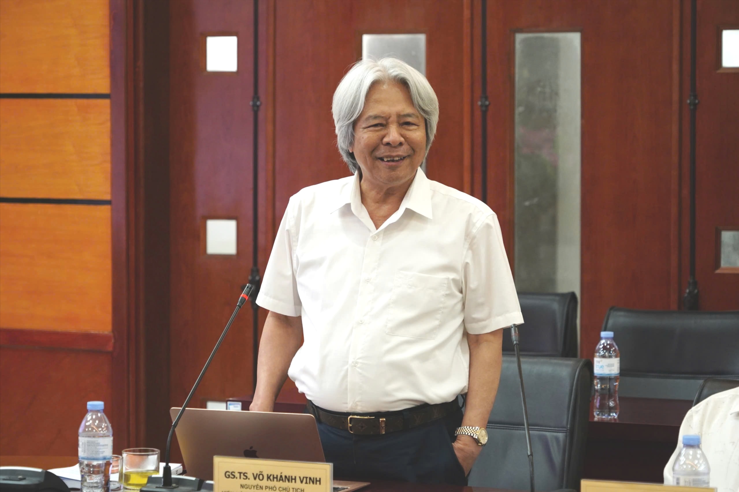 GS Võ Khánh Vinh