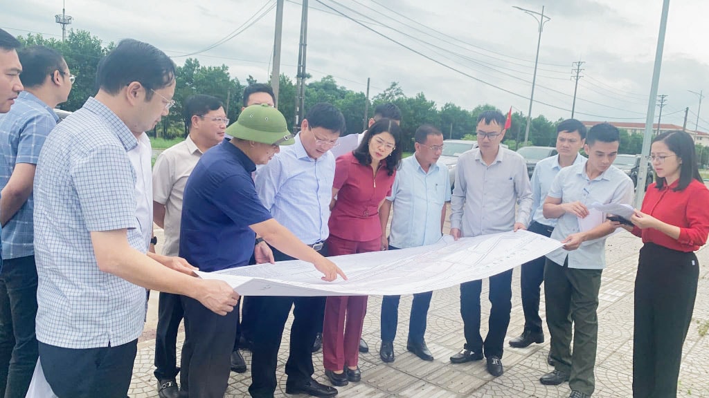 Jawatankuasa Tetap Majlis Rakyat Wilayah, bersama-sama Jawatankuasa Ekonomi dan Belanjawan, telah menjalankan tinjauan lapangan di pelbagai projek dan tapak pembinaan di wilayah tersebut. - imej m.c..jpg