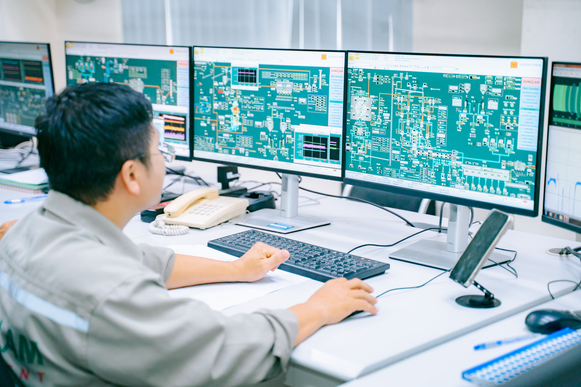 Phòng điều khiển trung tâm, Nhà máy xi măng Đồng Lâm.