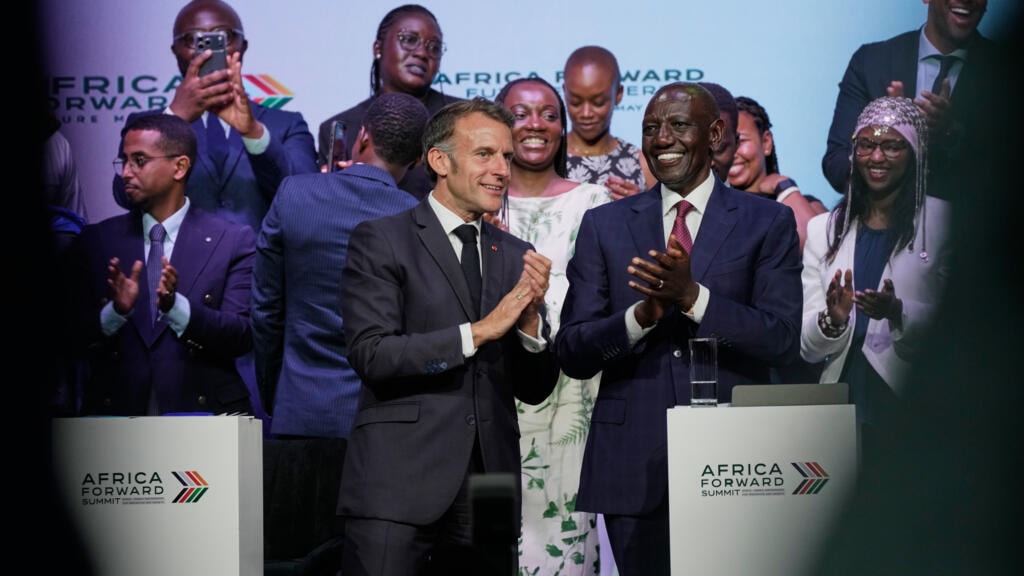 le-president-francais-emmanuel-macronet-le-president-kenyan-william-ruto-participent-au-sommet-africa-forward-a-l-universite-de-nairobi-au-kenya-le-lundi-11-mai-2026.jpg
