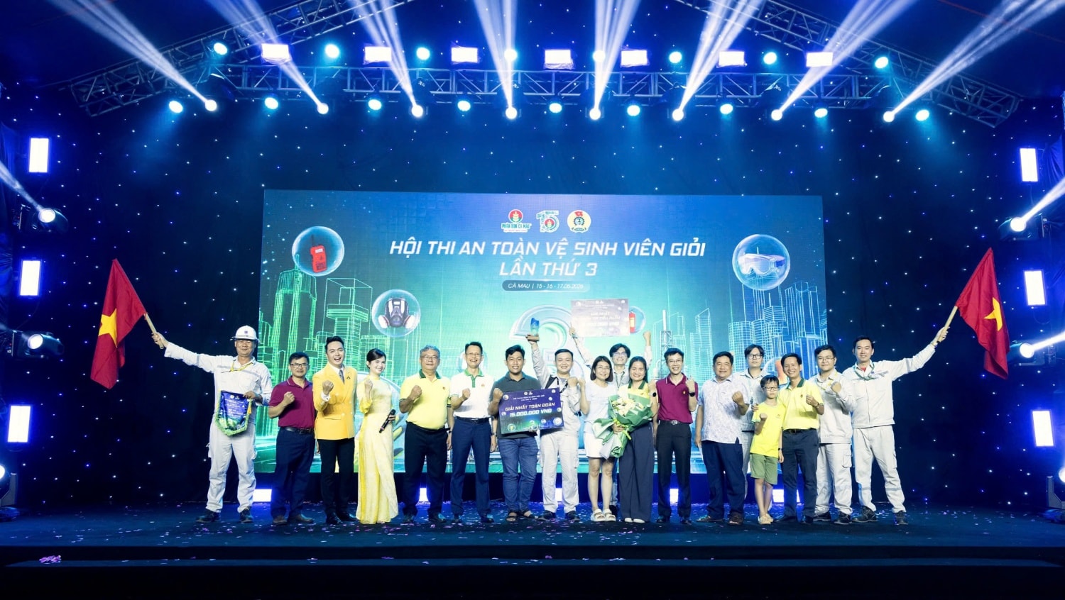 xuong-san-pham-voi-nhung-phan-thi-an-tuong-vinh-du-dat-giai-nhat-toan-doan20260518183414.jpg