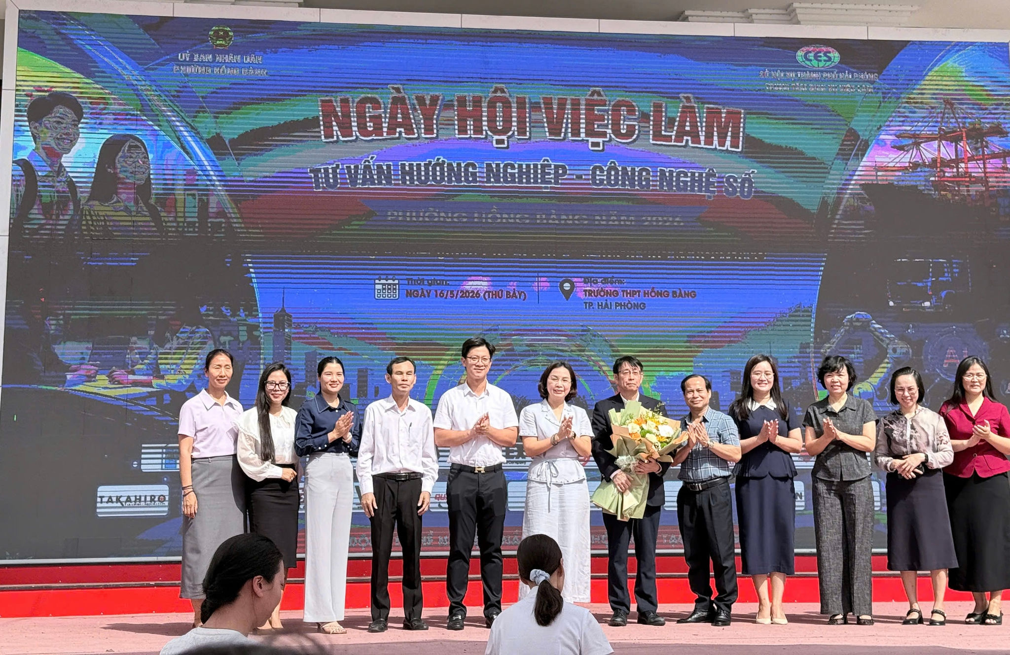 Trung tâm Dịch vụ việc làm Hải Phòng đã phối hợp với UBND phường Hồng Bàng tổ chức Ngày hội việc làm, tư vấn hướng nghiệp và công nghệ số năm 2026. Ảnh VLHP