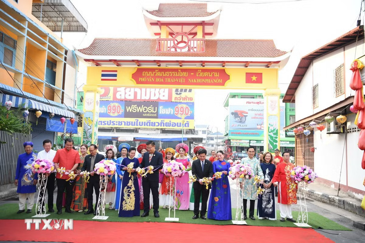 Lễ khánh thành Cổng Phố văn hóa Thái Lan-Việt Nam tại tỉnh Nakhon Phanom ngày 10/10/2024. (Ảnh: Đỗ Sinh/TTXVN) ttxvn-thai-lan-1.jpg