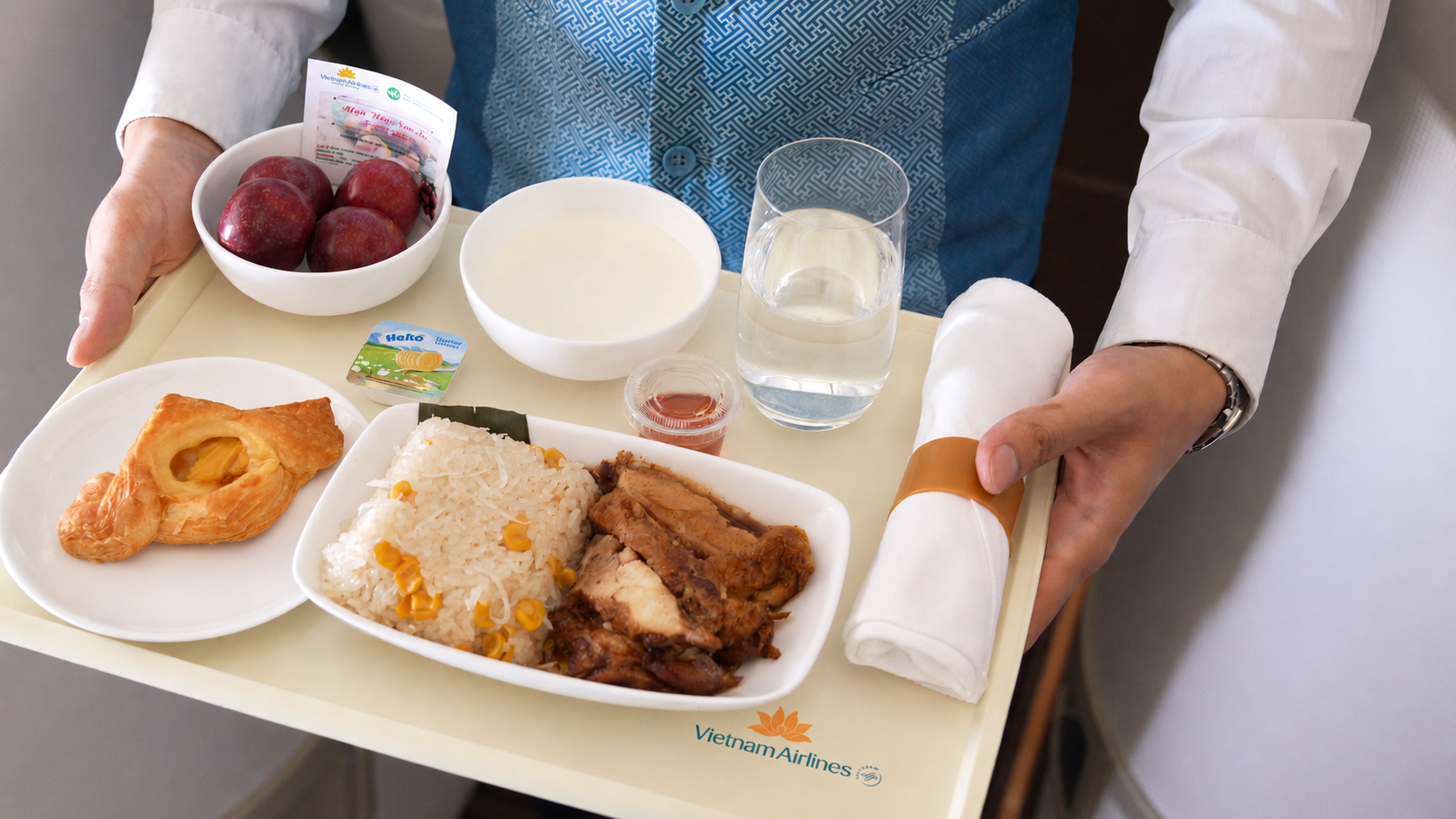 1. Vietnam Airlines tiếp tục triển khai chương trình đưa nông sản Việt Nam phục vụ trên các chuyến bay nội địa và quốc tế