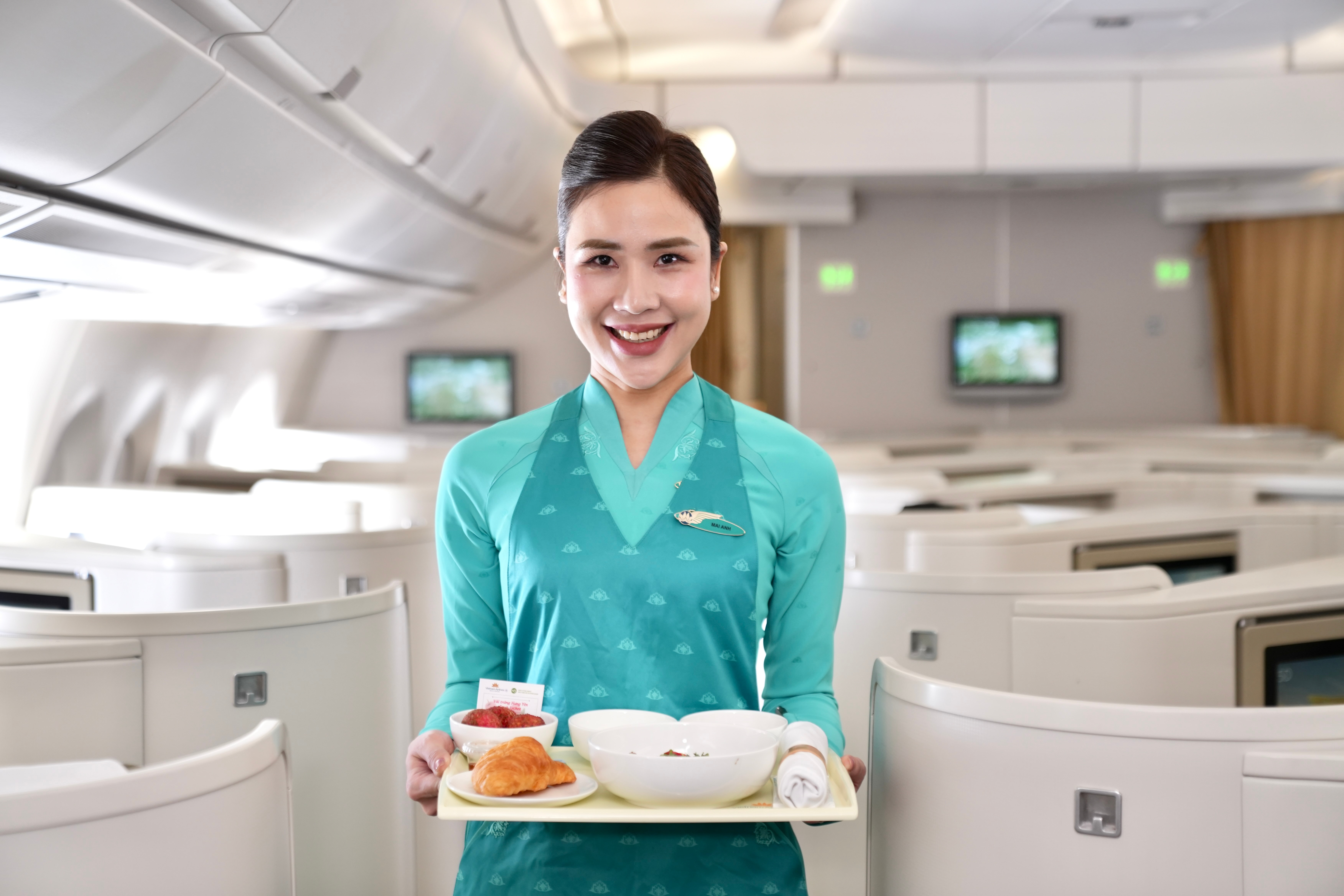 3. Việc đưa nông sản Việt lên phục vụ trên các chuyến bay thể hiện nỗ lực của Vietnam Airlines trong việc đồng hành cùng các địa phương nâng cao giá trị đặc sản vùng miền