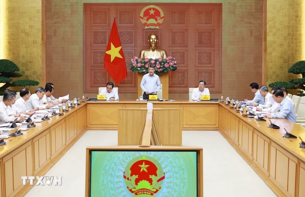 Thủ tướng Lê Minh Hưng chủ trì họp về nhà ở cho thuê trên địa bàn Thành phố Hà Nội. (Ảnh: Dương Giang/TTXVN) ttxvn-2505-thu-tuong-nha-o-cho-thue-ha-noi-2.jpg