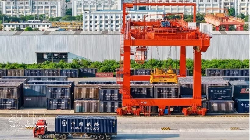 Cargo transit through Nanning International Railway Port before heading to Vietnam’s Yen Vien station. (Photo: VNA)