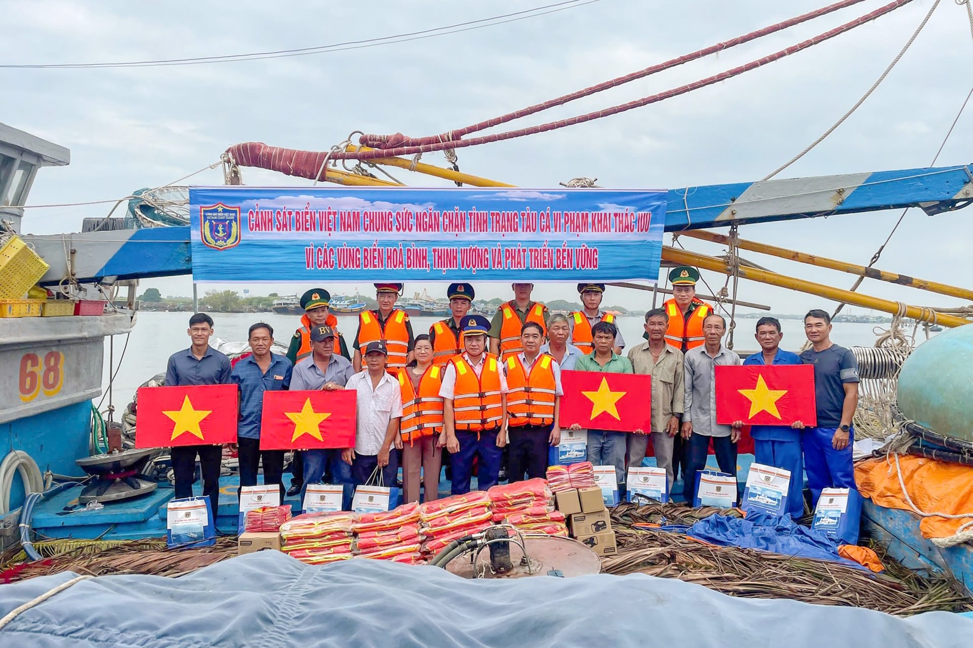 Cảnh sát biển Thi đua gắn với nhiệm vụ thực thi pháp luật trên biển