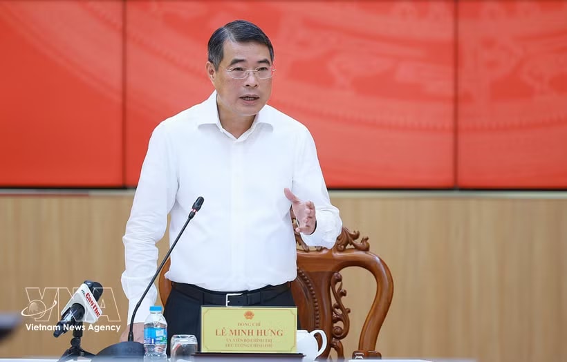 Prime Minister Le Minh Hung speaks at the working session with the Standing Board of the Can Tho municipal Party Committee. (Photo: VNA)