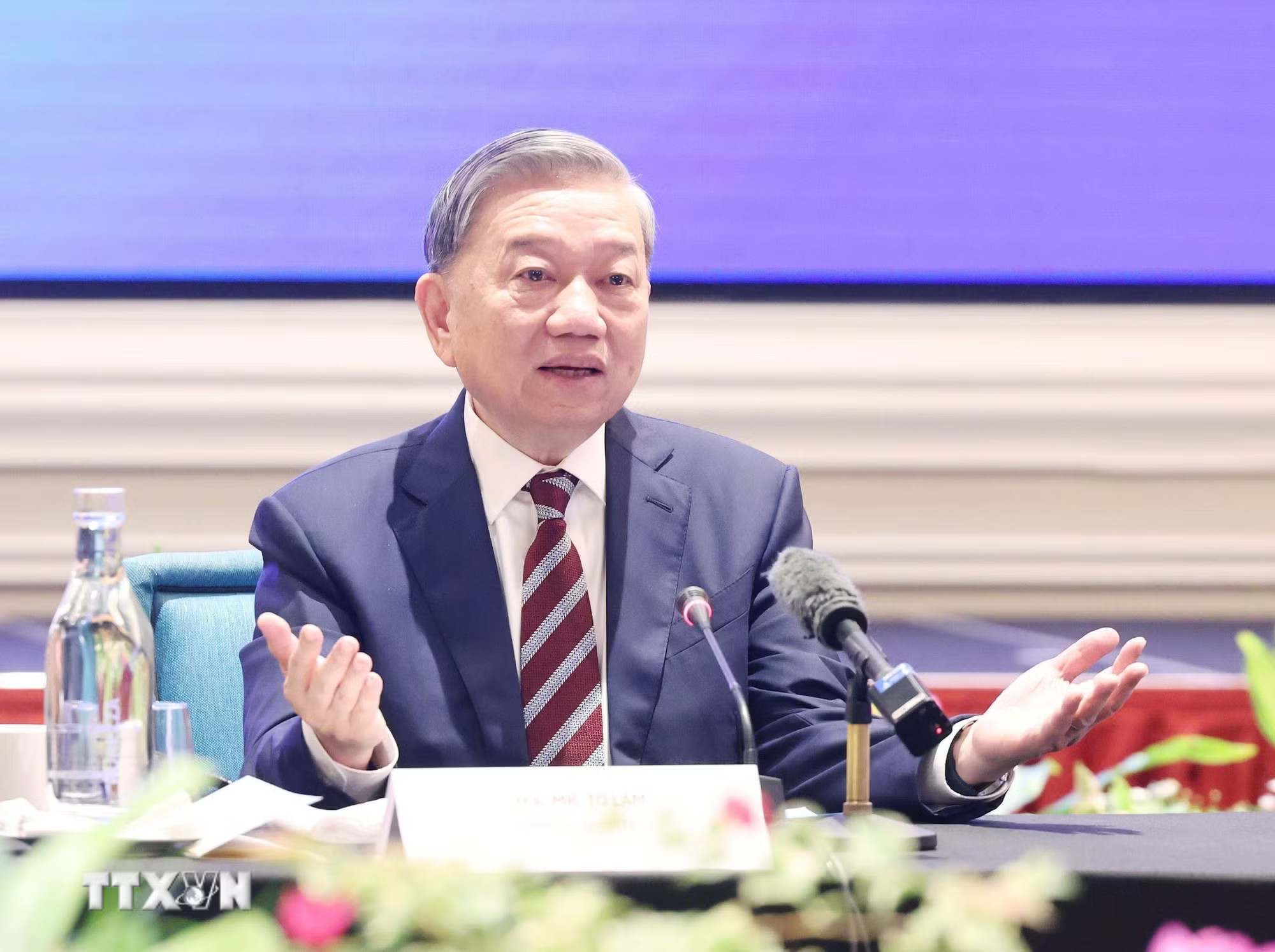 f44eb53549cbd10440e452231cf6671ceb-_ttxvn-tong-bi-thu-to-lam-du-toa-dam-doanh-nghiep-viet-nam-singapore-1303-2.jpg.avif.jpg