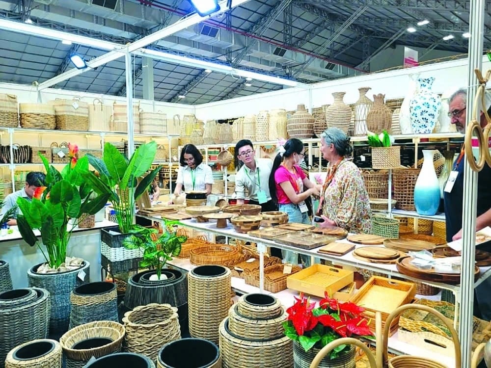 ho-tro-xuc-tien-thuong-mai-cho-san-pham-lang-nghe-143309_466-071914.jpg
