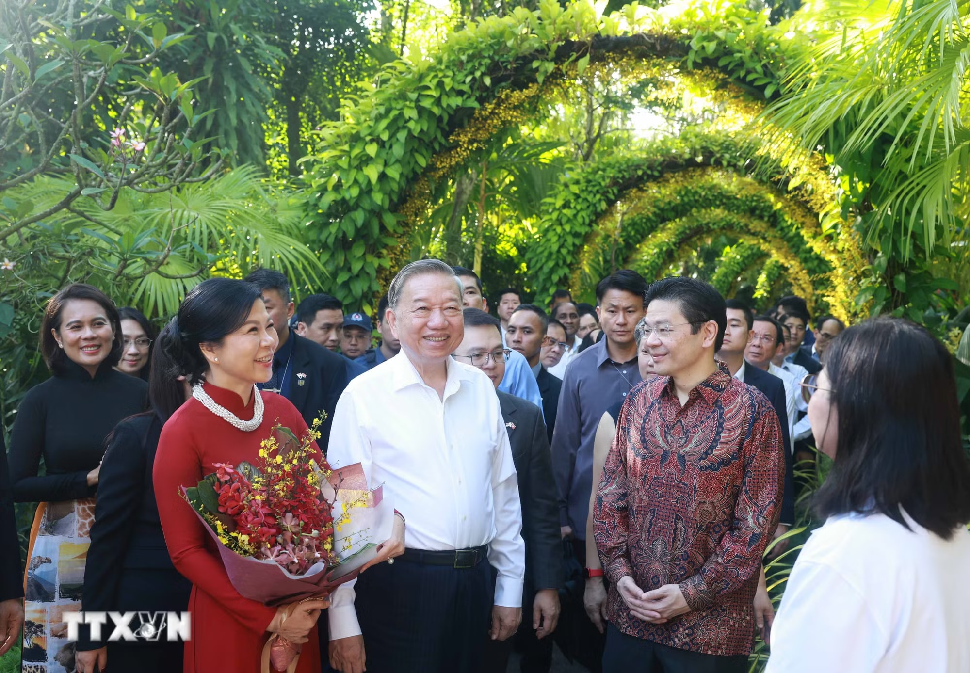 media.vietnamplus.vn-images-c43ccb7630e45de26955df9bd3c6b69f483a1105937bd19af626e748291951c1c8582fcd9badfee69170587680e48d5df2a29ccabdf5c1e8eec076d440c34e78-_ttxvn-viet-nam-singapore.jpg.avif.jpg