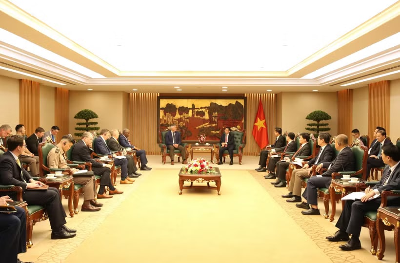 The meeting between Deputy Prime Minister and Minister of National Defence Phan Van Giang and a delegation of US Congress members in Hanoi on May 26 (Photo: baochinhphu.vn)