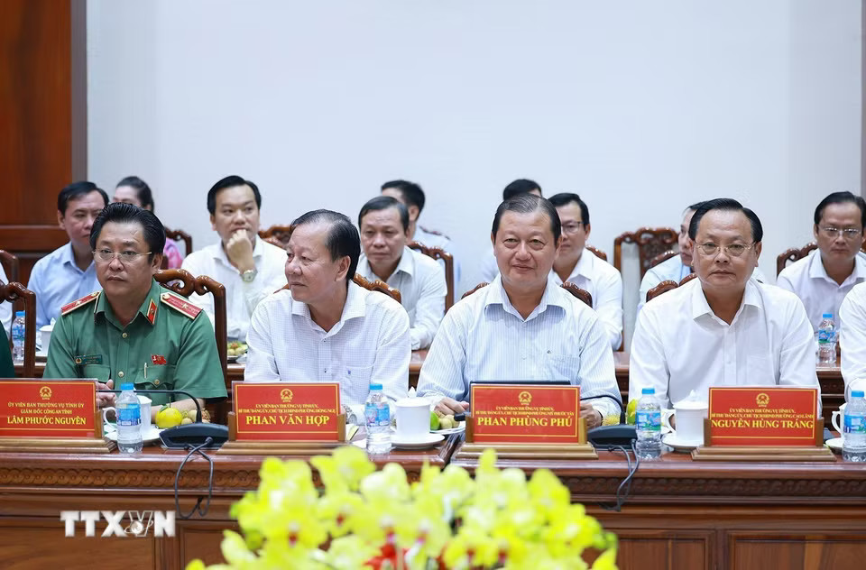 bf192ba14e6df380f5631b217f8db056e898-_ttxvn-thu-tuong-le-minh-hung-lam-viec-voi-ban-thuong-vu-tinh-uy-dong-thap-9.jpg.avif.jpg