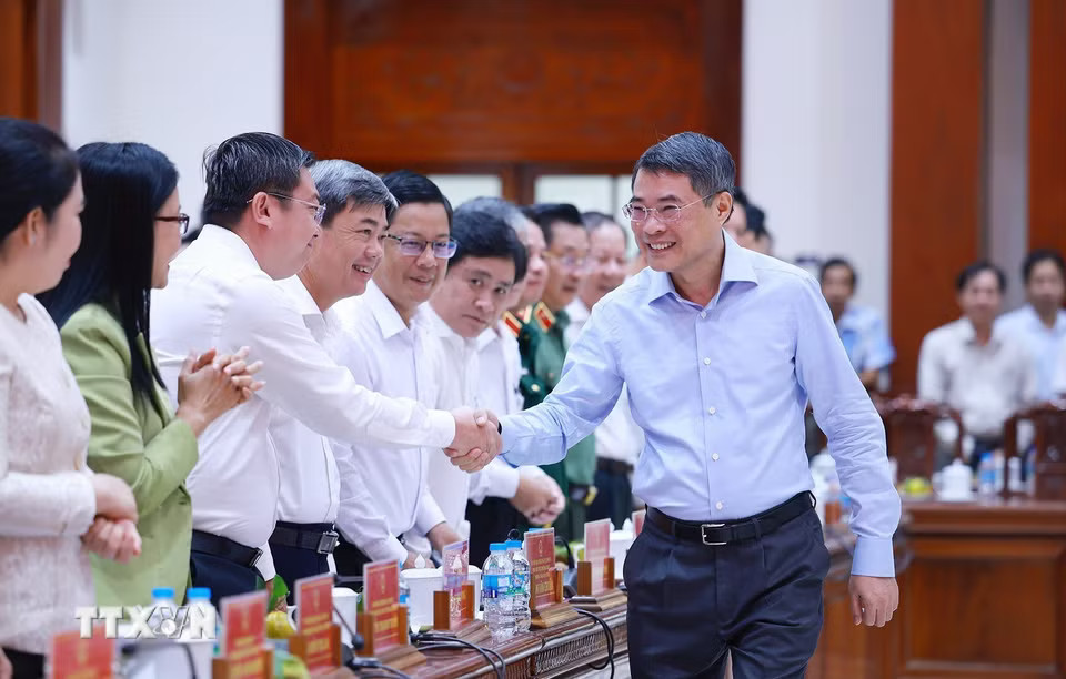 bf193ecd0c6758e31ac061b3d0abf50a2c31-_ttxvn-thu-tuong-le-minh-hung-lam-viec-voi-ban-thuong-vu-tinh-uy-dong-thap-4.jpg.avif.jpg