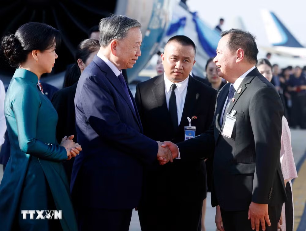 Lễ đón Tổng Bí thư, Chủ tịch nước Tô Lâm và Phu nhân tại sân bay quân sự 2, Khu vực sân bay quốc tế Don Mueng. (Ảnh: Thống Nhất/TTXVN) ttxvn-tong-bi-thu-chu-tich-nuoc-to-lam-va-phu-nhan-den-thu-do-bangkok-8788229.jpg